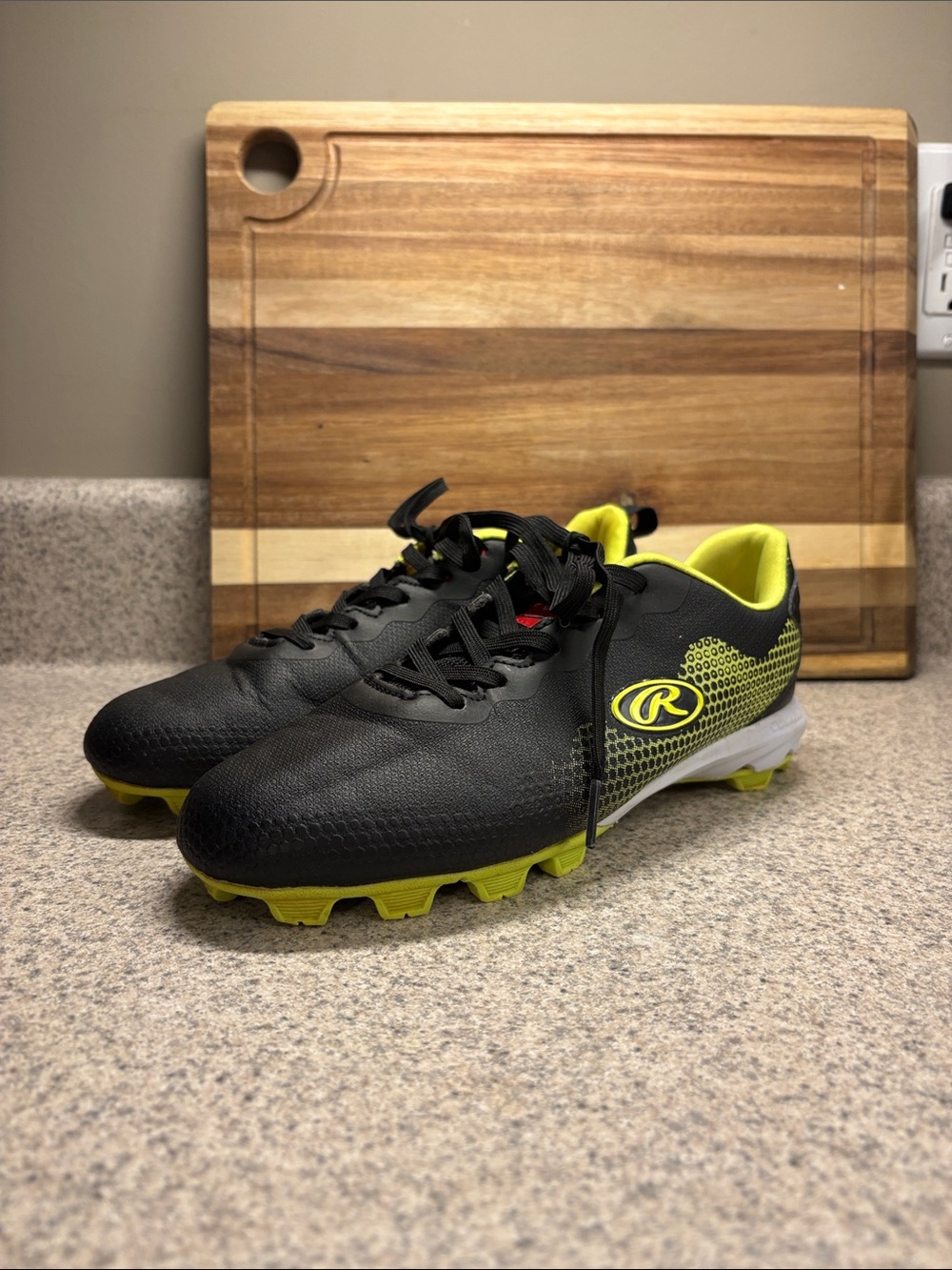Boys Size 4 Rawlings Black & Neon Yellow Baseball Cleats